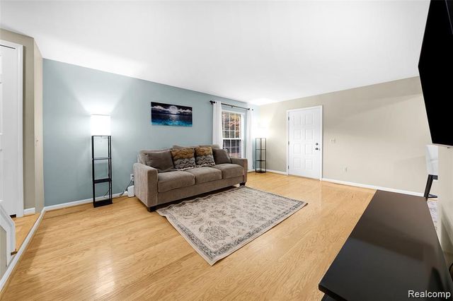 44167 Providence Drive 326, Clinton Charter Township, MI 48038