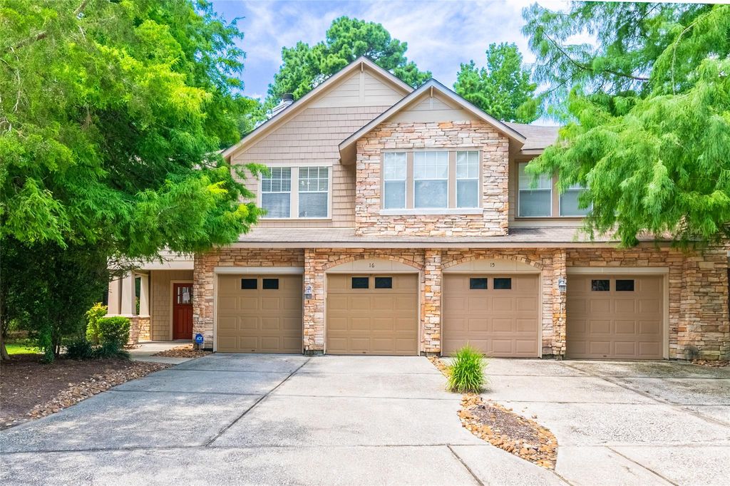 16 Scarlet Woods Court, The Woodlands, TX 77380
