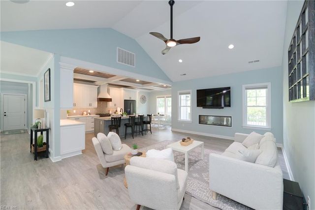 115 Osborn LN, Seaford, VA 23696