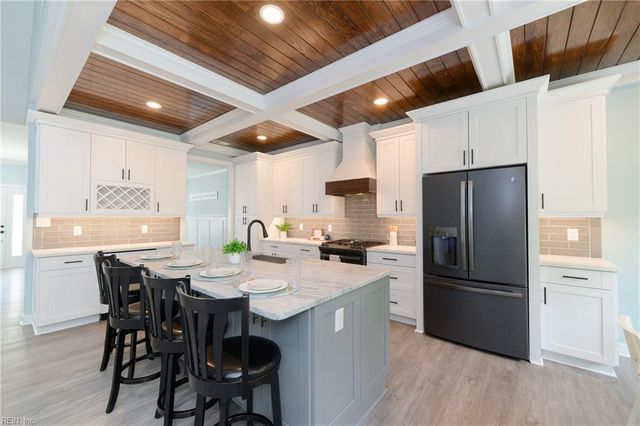 115 Osborn LN, Seaford, VA 23696
