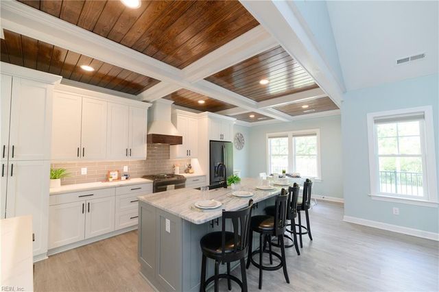 115 Osborn LN, Seaford, VA 23696