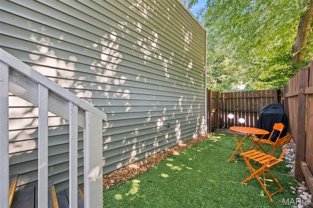 415 McDonough Street, St Charles, MO 63301