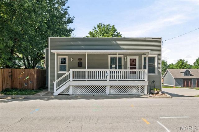 415 McDonough Street, St Charles, MO 63301