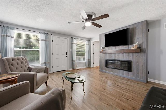 415 McDonough Street, St Charles, MO 63301