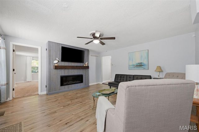 415 McDonough Street, St Charles, MO 63301