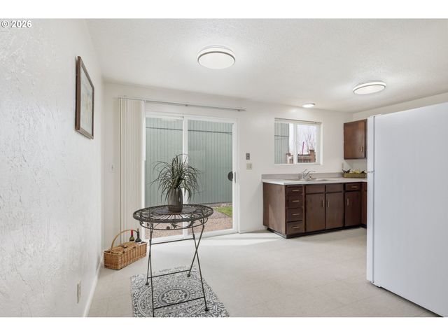 1674 HAYES St B, Eugene, OR 97402