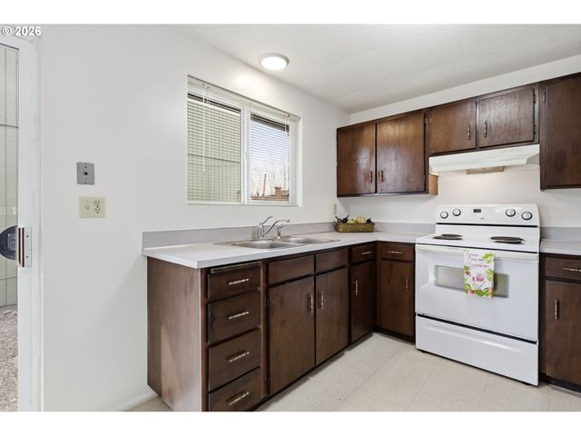 1674 HAYES St B, Eugene, OR 97402