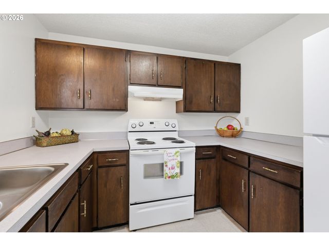 1674 HAYES St B, Eugene, OR 97402