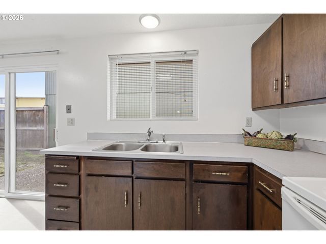 1674 HAYES St B, Eugene, OR 97402