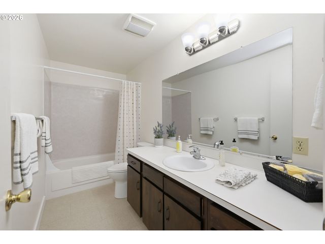 1674 HAYES St B, Eugene, OR 97402