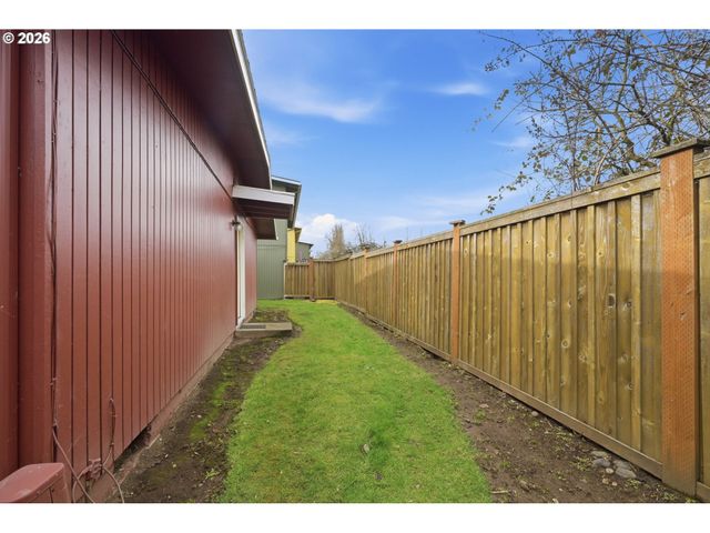 1674 HAYES St B, Eugene, OR 97402