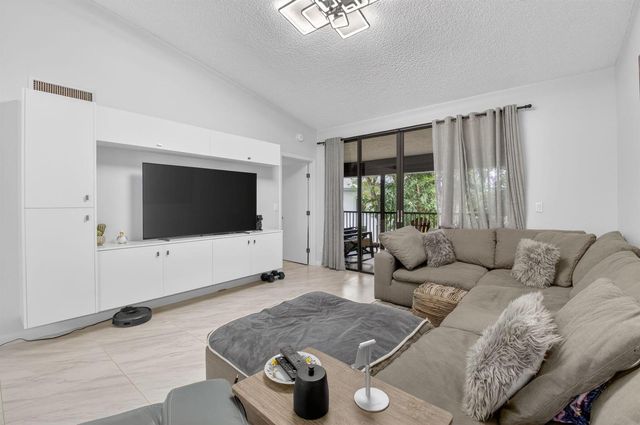 7563 Glendevon Lane 1306, Delray Beach, FL 33446
