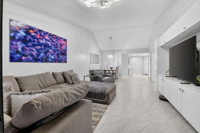 7563 Glendevon Lane 1306, Delray Beach, FL 33446