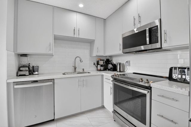 7563 Glendevon Lane 1306, Delray Beach, FL 33446