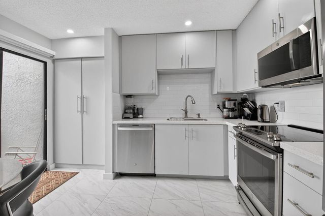 7563 Glendevon Lane 1306, Delray Beach, FL 33446
