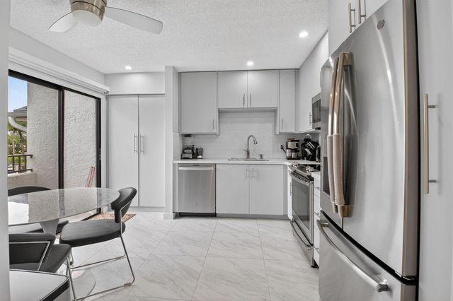 7563 Glendevon Lane 1306, Delray Beach, FL 33446