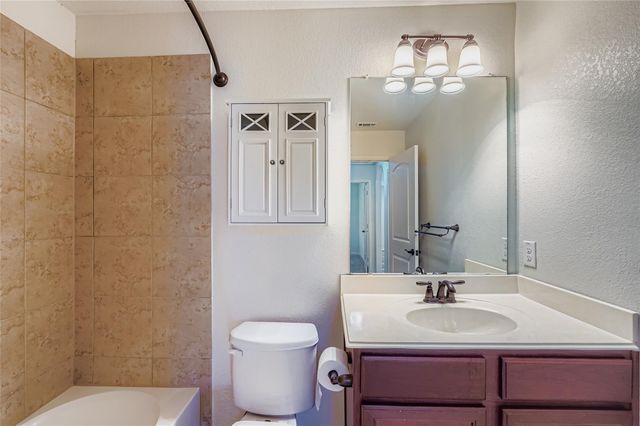 208 Isabel LN, Kyle, TX 78640