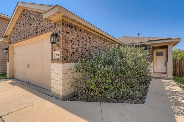 208 Isabel LN, Kyle, TX 78640