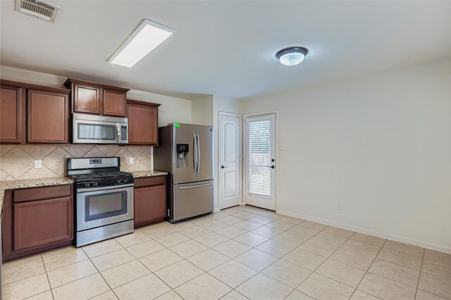 208 Isabel LN, Kyle, TX 78640