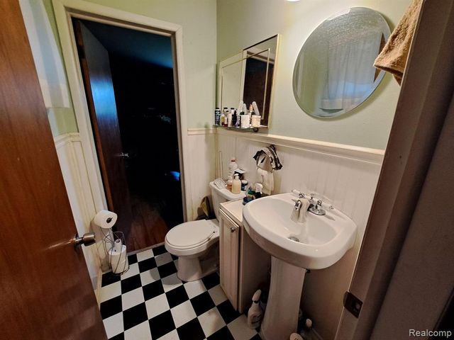 12275 E 11 Mile Road, Warren, MI 48091