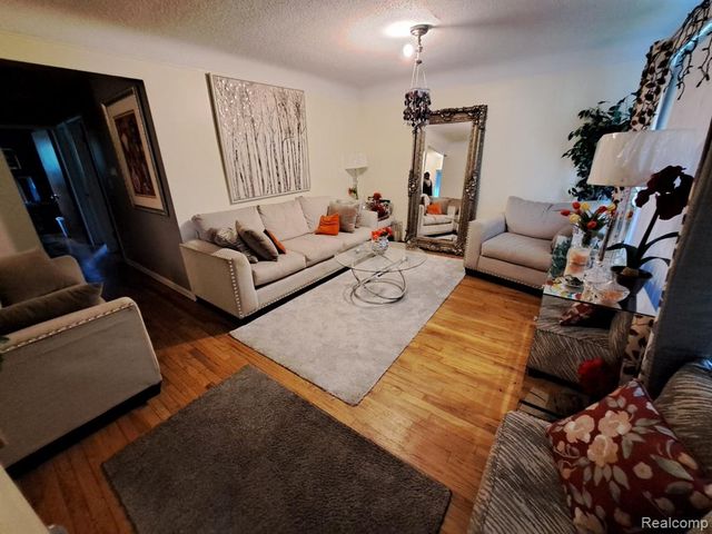 12275 E 11 Mile Road, Warren, MI 48091