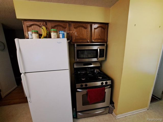 12275 E 11 Mile Road, Warren, MI 48091