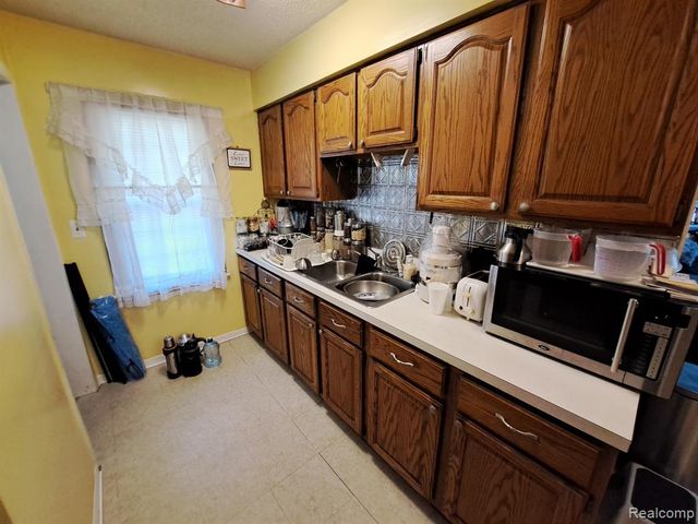 12275 E 11 Mile Road, Warren, MI 48091
