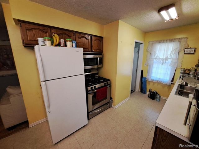 12275 E 11 Mile Road, Warren, MI 48091
