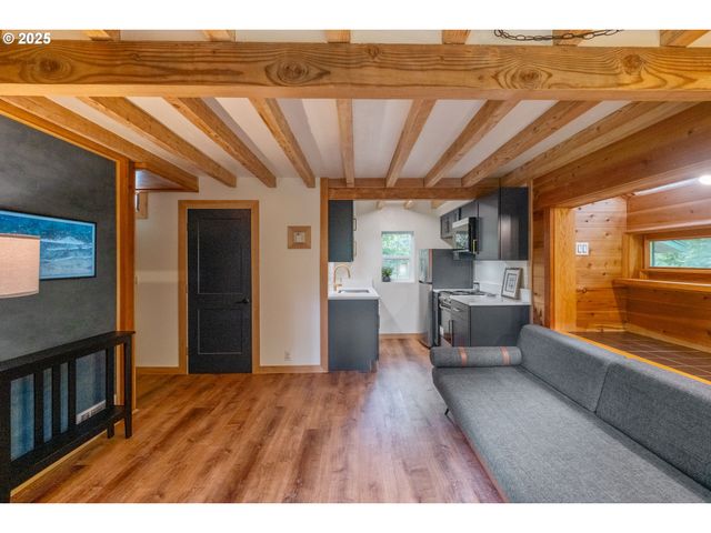 5661 Buck Lake Rd, Florence, OR 97439