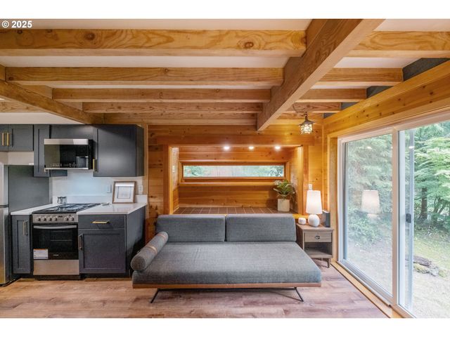 5661 Buck Lake Rd, Florence, OR 97439