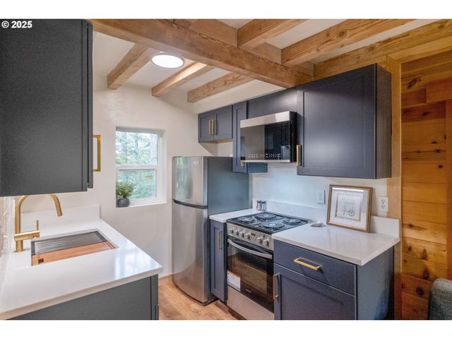 5661 Buck Lake Rd, Florence, OR 97439