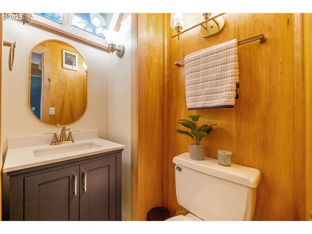 5661 Buck Lake Rd, Florence, OR 97439