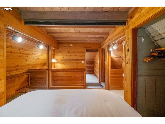 5661 Buck Lake Rd, Florence, OR 97439