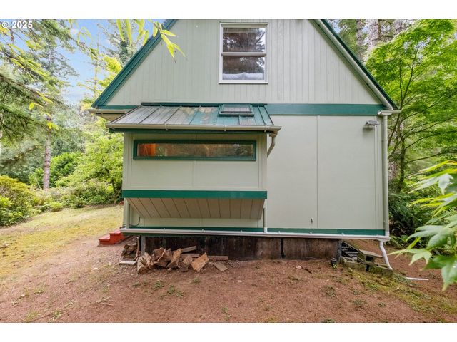 5661 Buck Lake Rd, Florence, OR 97439