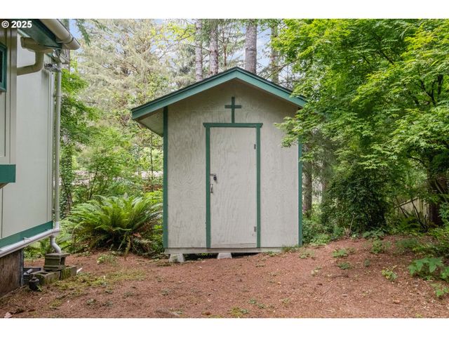 5661 Buck Lake Rd, Florence, OR 97439