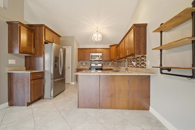 862 Veterans Lane, Crown Point, IN 46307