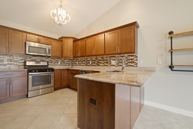 862 Veterans Lane, Crown Point, IN 46307