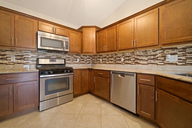 862 Veterans Lane, Crown Point, IN 46307