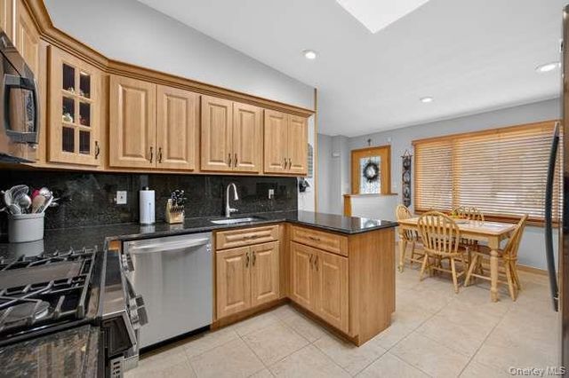 24 Peerless Drive, Oyster Bay, NY 11771