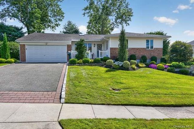 24 Peerless Drive, Oyster Bay, NY 11771