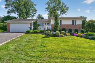 24 Peerless Drive, Oyster Bay, NY 11771