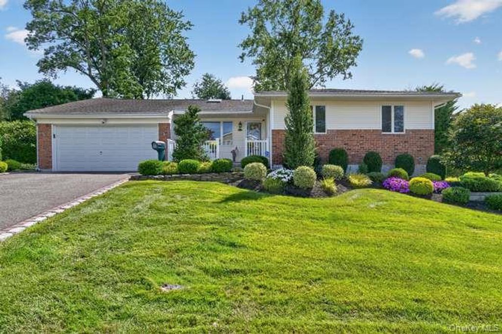 24 Peerless Drive, Oyster Bay, NY 11771 — exterior