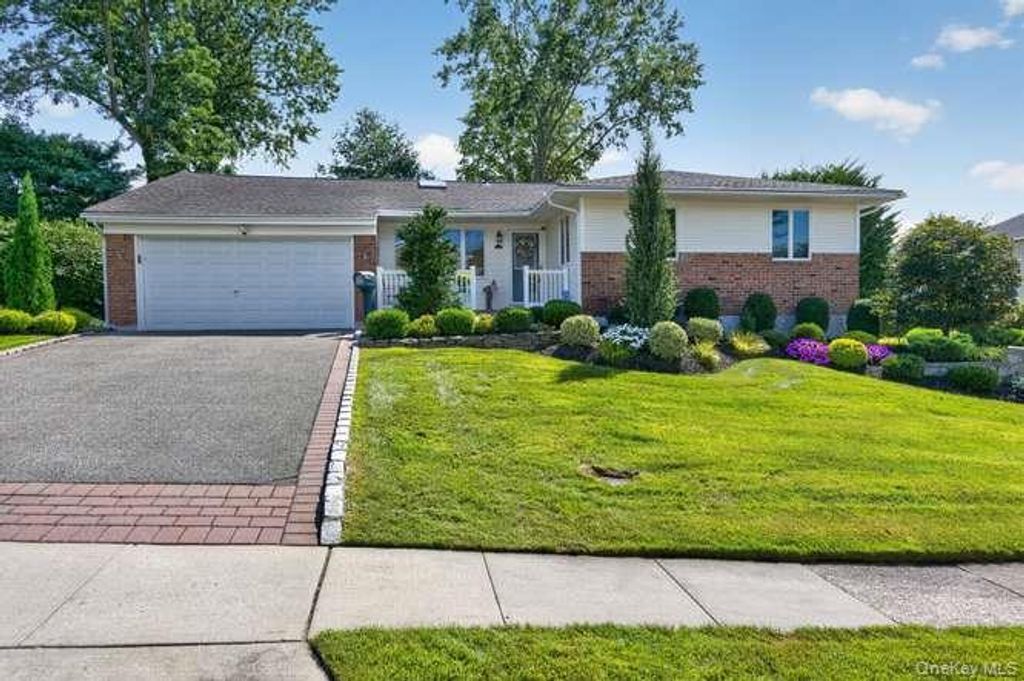 24 Peerless Drive, Oyster Bay, NY 11771 — photo 3