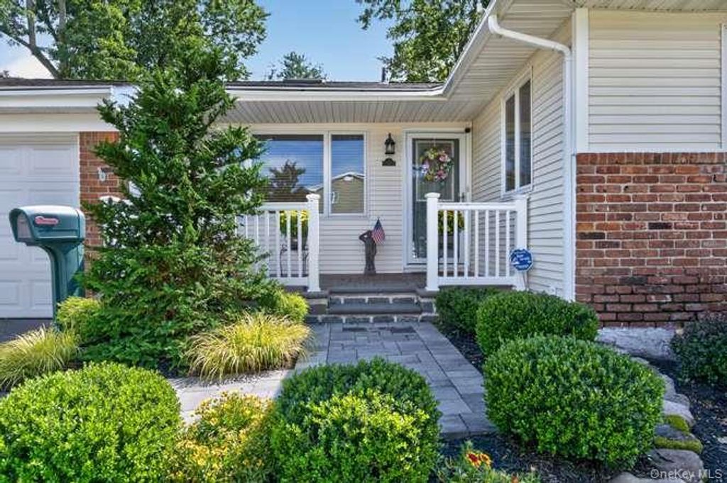 24 Peerless Drive, Oyster Bay, NY 11771 — photo 4