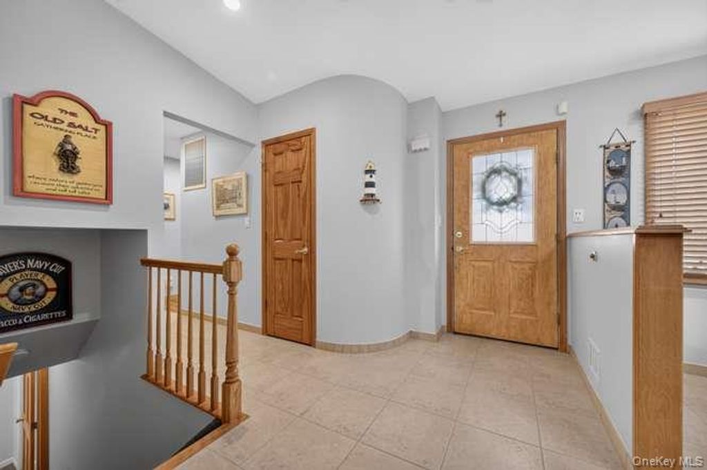 24 Peerless Drive, Oyster Bay, NY 11771 — photo 5