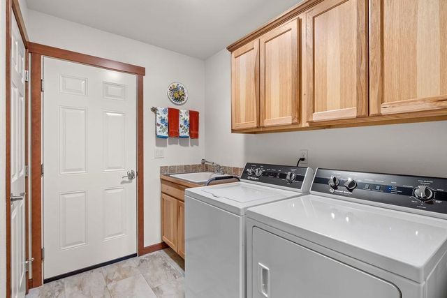 8918 E Clearview Ln, Spokane, WA 99217