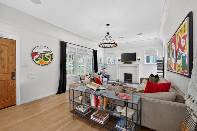 6802 Clayton Avenue, Dallas, TX 75214