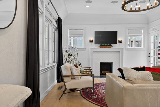 6802 Clayton Avenue, Dallas, TX 75214