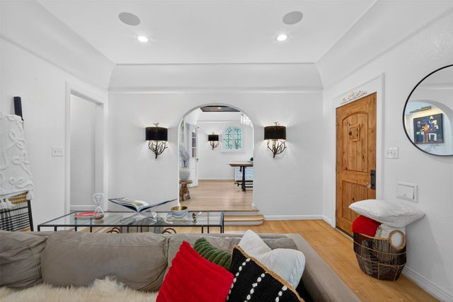 6802 Clayton Avenue, Dallas, TX 75214