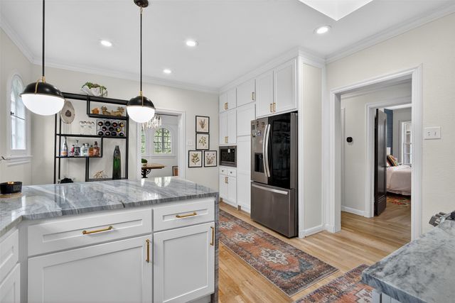 6802 Clayton Avenue, Dallas, TX 75214